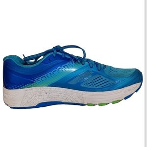 - Saucony Shoes